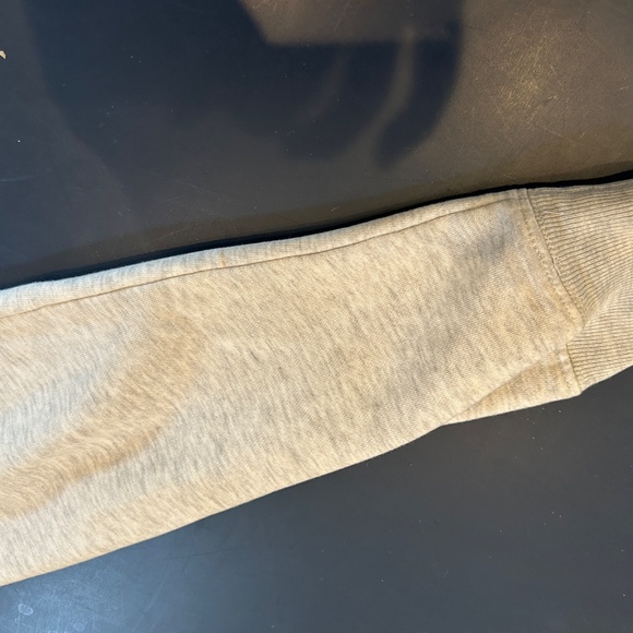 Influencer Sweatshirt - Picture 9 of 9